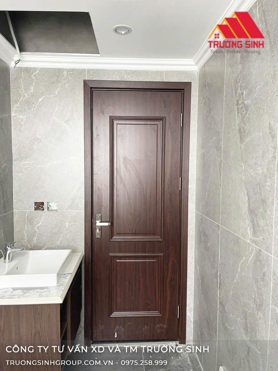 Mẫu cửa giả gỗ phào nổi cho nhà vệ sinh